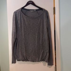 Grey Athleta long sleeve top Sz xl